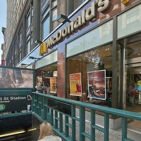 Mid Town East Street Apartments Next To Times Square New York Exterior photo