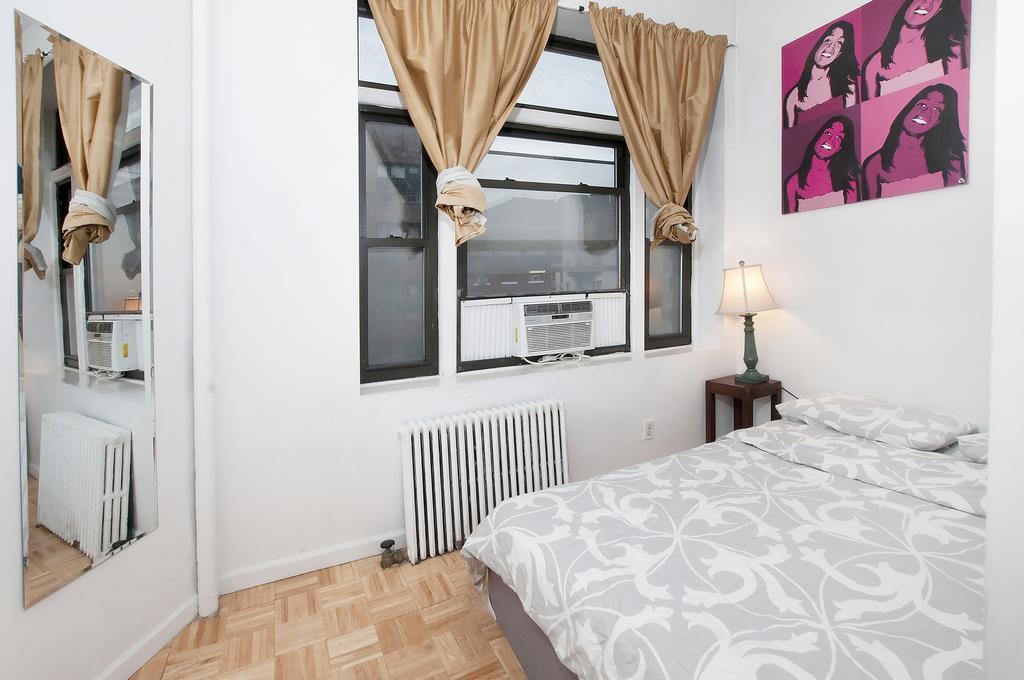 Mid Town East Street Apartments Next To Times Square New York Room photo